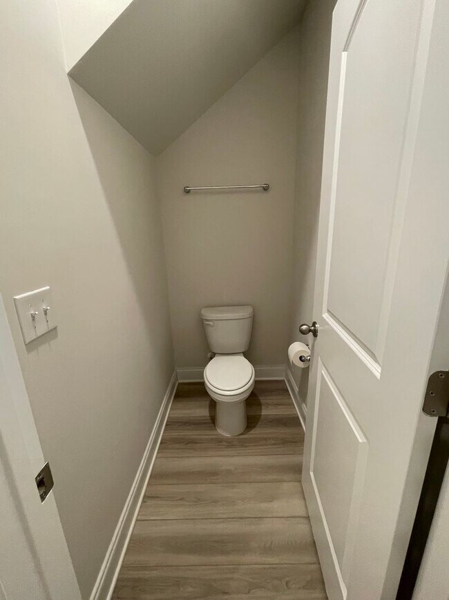 Building Photo - 1520 Henderson Pt Aly