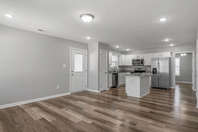 Building Photo - Find Your Fresh Start This Spring! Move in for $700! No rent until March and $100 off your first ...