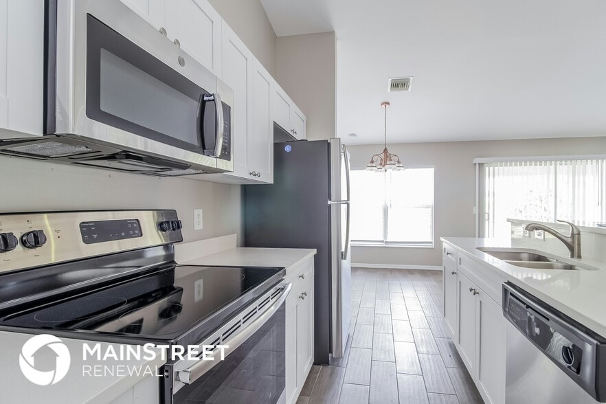 Building Photo - 3010 SW 11th Pl