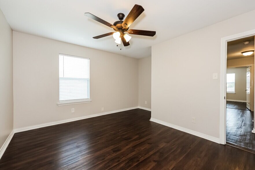 Building Photo - 3004 Lawndale Dr