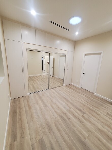 Building Photo - 3944 Vista Ct