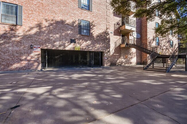 Building Photo - 2401 Leon St