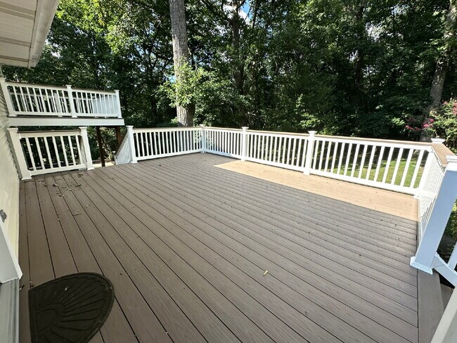 Building Photo - 3-Bedroom Split Level in Peaceful Wooded Setting