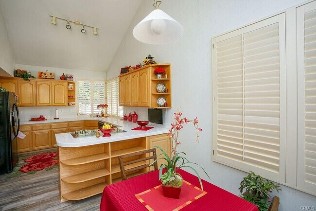 Building Photo - 3 Bedroom Condo For Lease in a gated commu...
