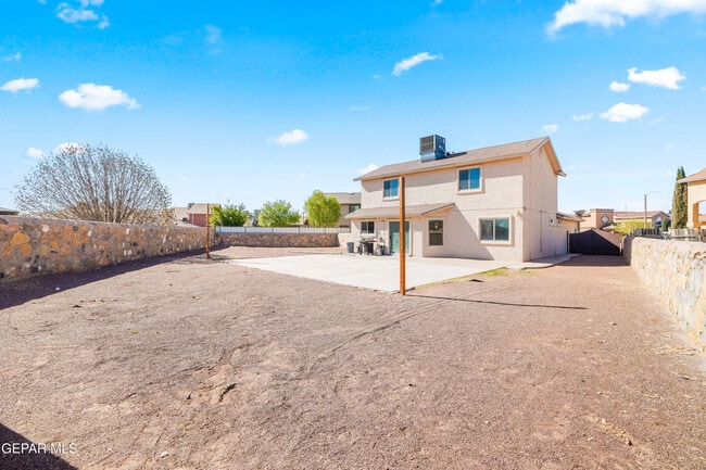 Building Photo - 14141 Tierra Leona Dr