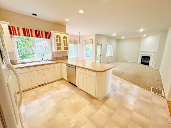 Building Photo - Gorgeous 4-Bedroom, 2.5-Bathroom House in ...
