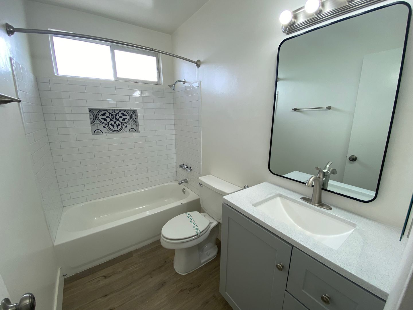 Building Photo - 5230 Vesper Ave