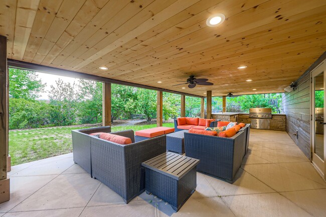 Building Photo - Private Retreat 4 BDR Near Baseline Reservoir