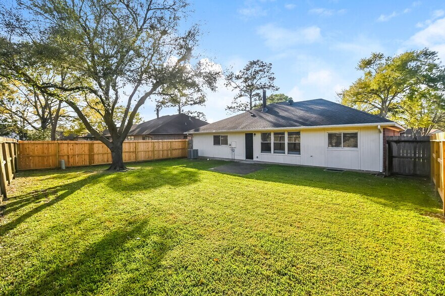 Building Photo - 4923 Bayboro Park Dr