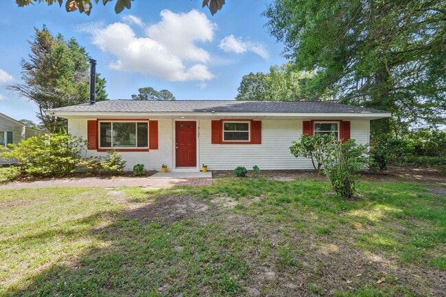 Building Photo - 3127 N Riverside Dr