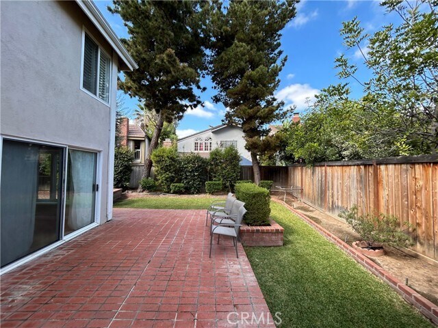 Building Photo - 12 Holly St