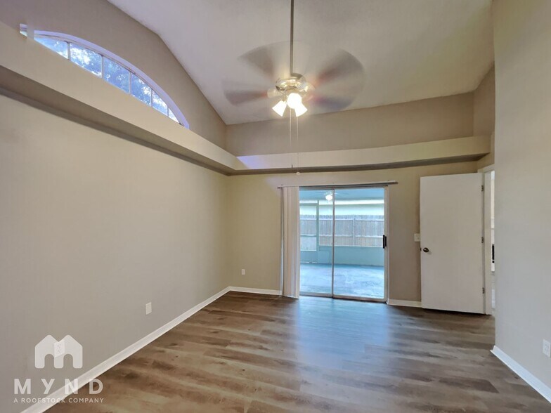 Building Photo - 4830 Fort Dodge St