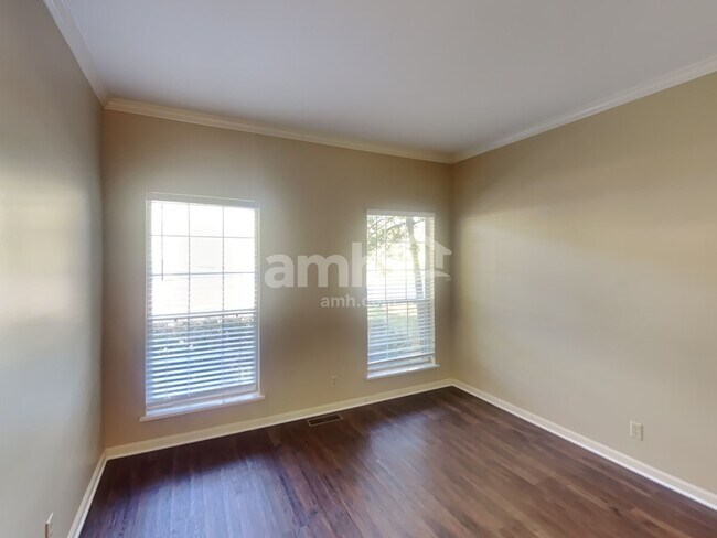 Building Photo - 601 Magnolia Ln