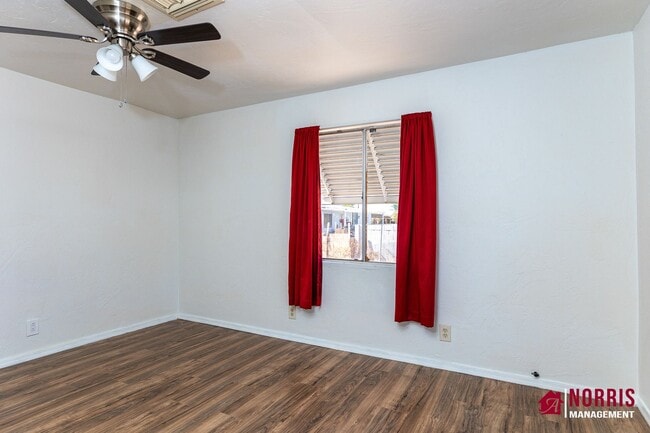 Building Photo - Manufactured home with NO HOA and Plenty o...