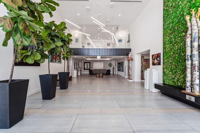 Building Photo - 111 SE 1st Ave