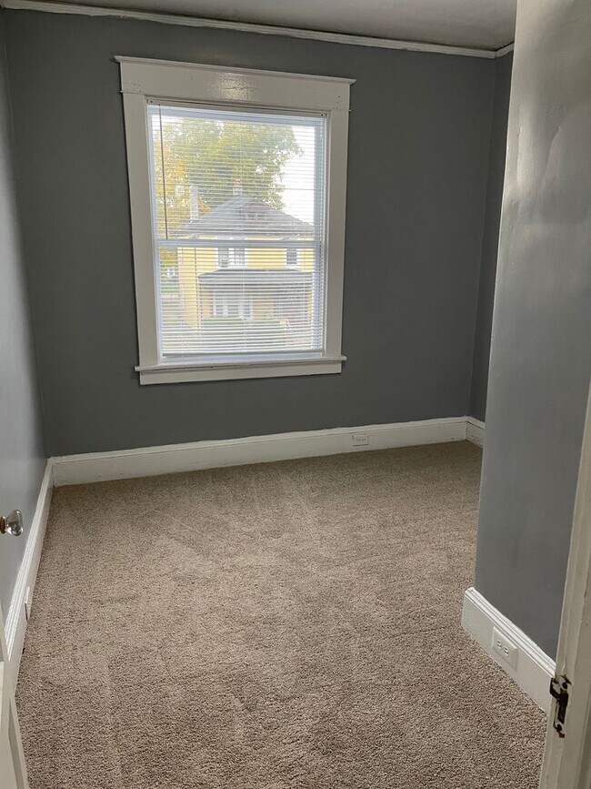 Building Photo - Large house on the North Side of town! Central HVAC, Laundry, Large yard, all appliances.