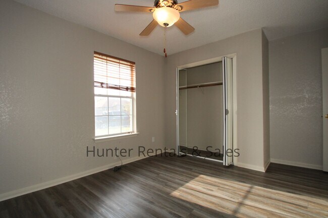 Building Photo - 4001 Tallwood Dr
