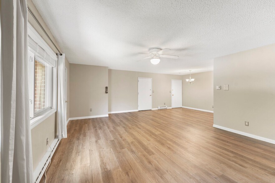 Building Photo - 10 Dailey St