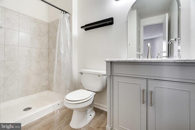 Building Photo - Elevated Comfort: Spacious Condo with Loft...