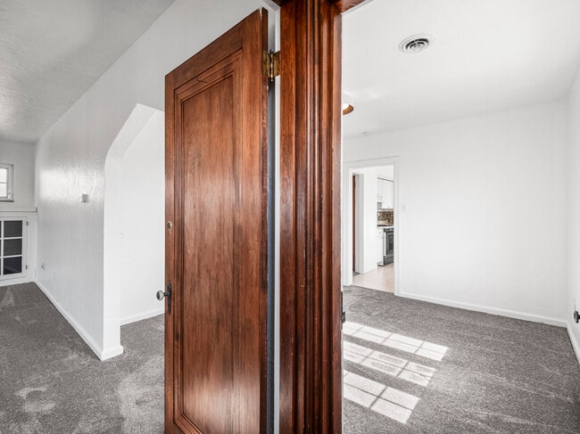 Building Photo - 433 Winterhill St