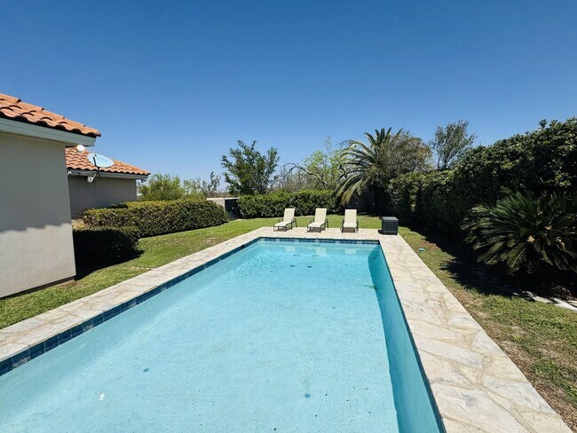 Building Photo - 102 Cardinal Ln