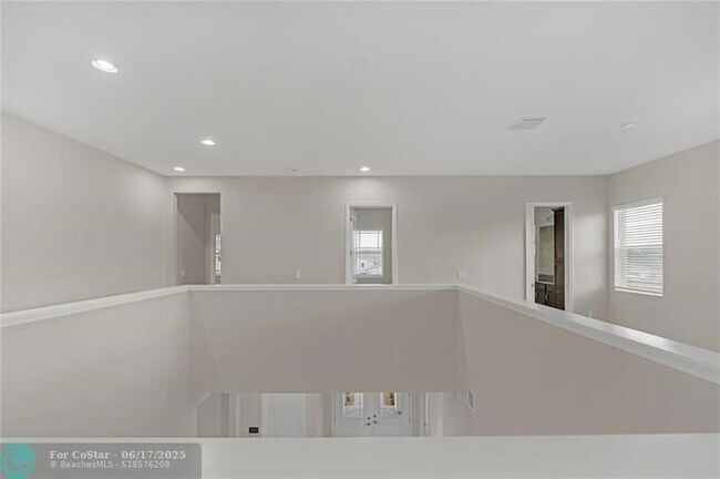 Building Photo - 14989 RedCove Pl