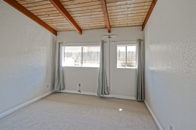 Building Photo - 1x 3906-3908