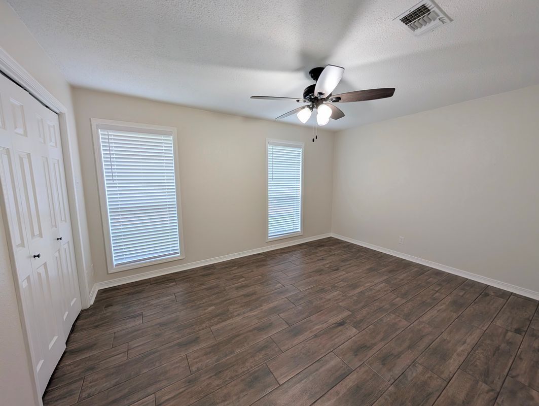 Building Photo - 531 Pine Hills Dr