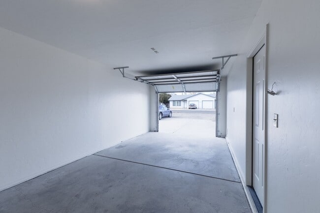 Building Photo - 3123 N Truwood Dr