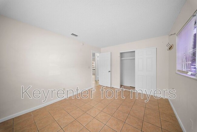 Building Photo - 5551 Fifth Ave