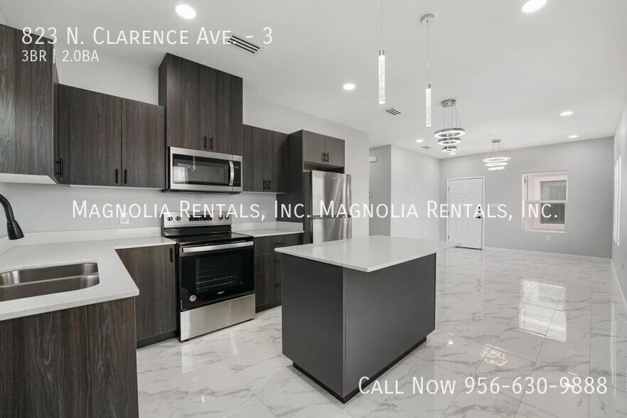 Building Photo - 823 N Clarence Ave