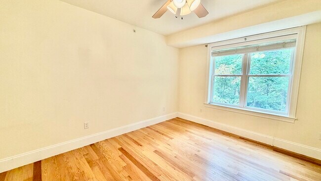 Building Photo - 865 Lagrange St