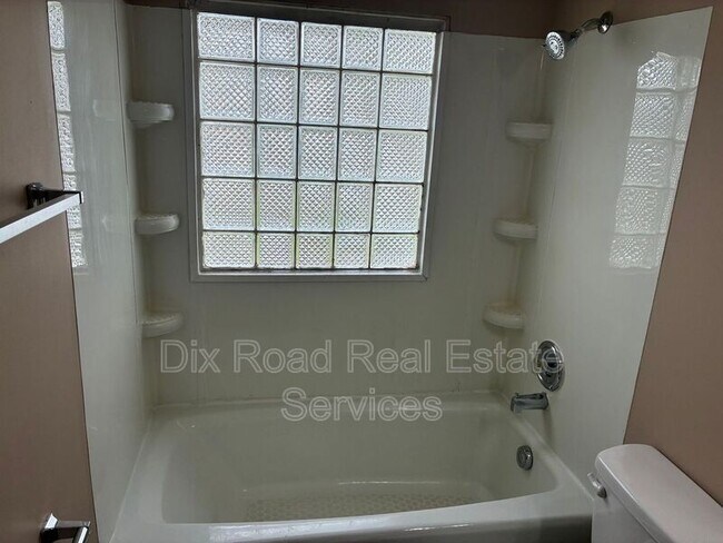 Building Photo - 1003 Sorg Pl