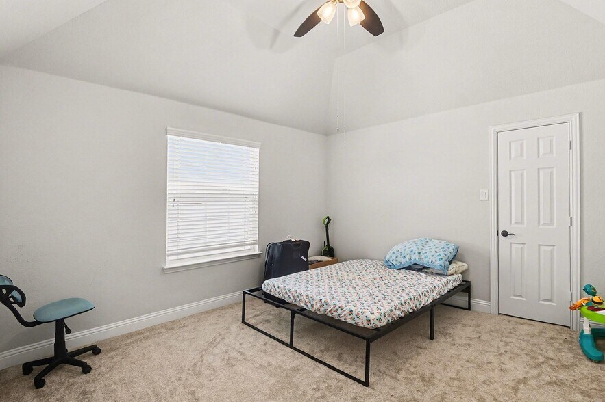 Building Photo - 6116 Cooper Creek St