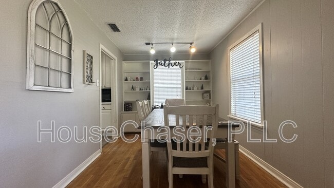 Building Photo - 3319 26th St