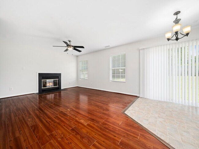 Building Photo - Spacious and Move-In Ready Home! - Fenced ...