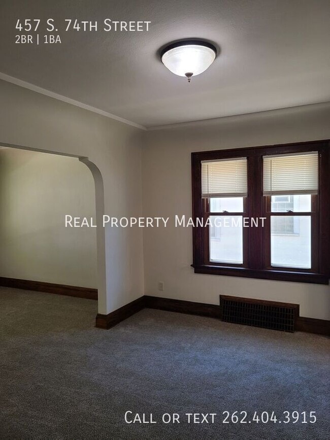 Building Photo - 457 S 74th St