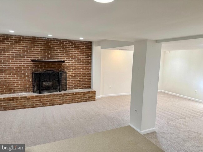 Building Photo - 1606 Thomas Rd