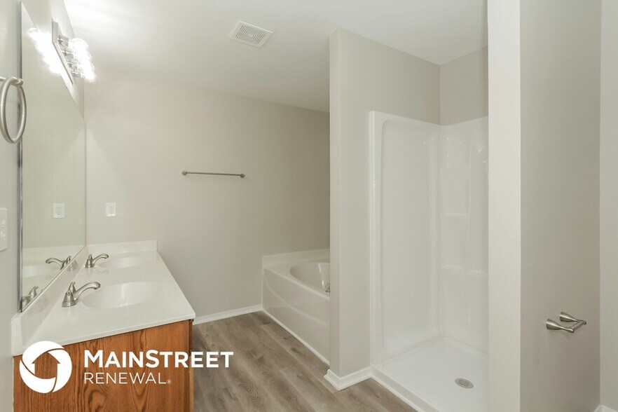 Building Photo - 11023 Thousand Oaks Dr