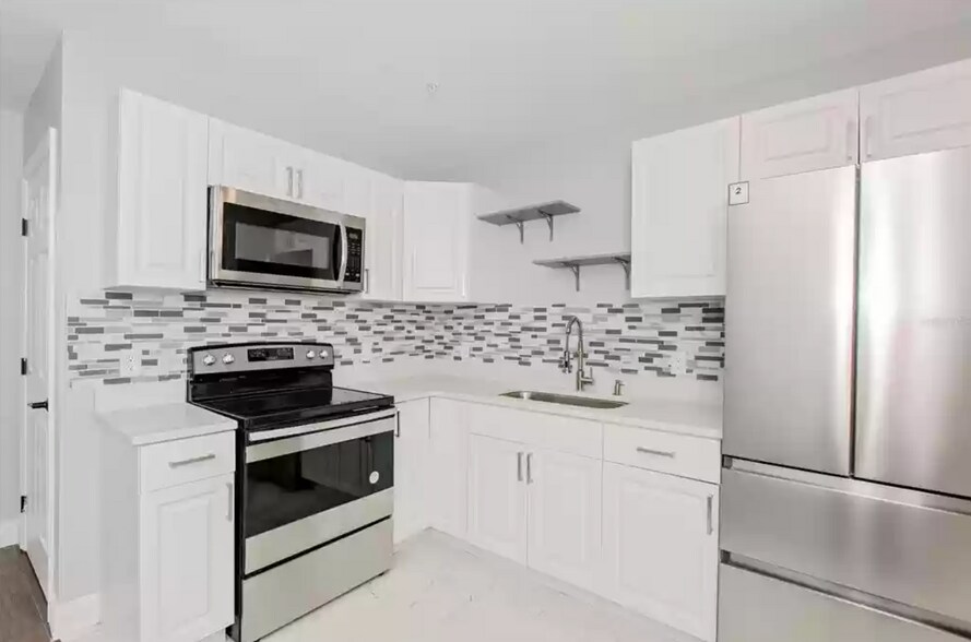 Kitchen - 812 Pinewood Ct