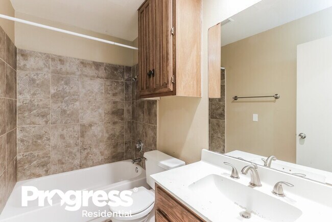 Building Photo - 5321 Greenbrook Dr
