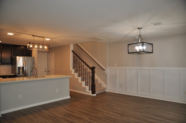 Building Photo - 16025 Summerville Lake Dr