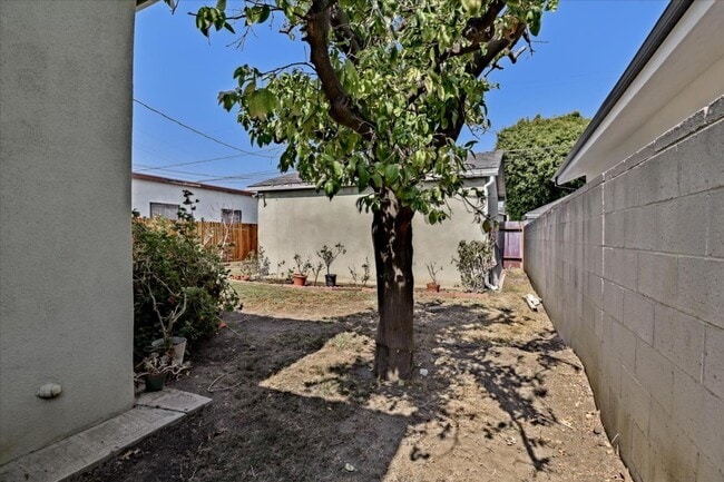Building Photo - 3532 Maplewood Ave