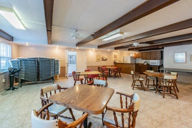 Building Photo - 650 Pinellas Point Dr S