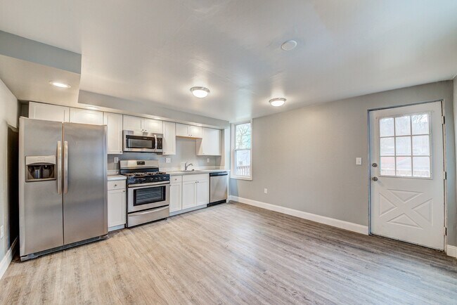 Building Photo - 744 Proctor Way