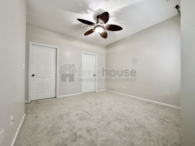 Building Photo - 5872 Ludington Dr