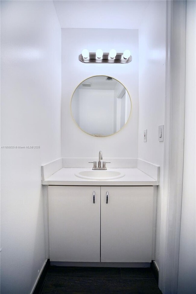 Building Photo - 6101 NW 114th Ct