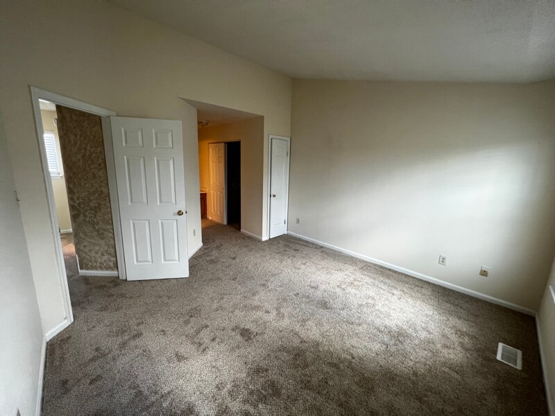 Building Photo - 343 Lee's Ml Dr