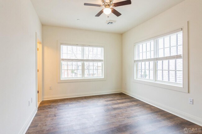 Building Photo - 361 Main St