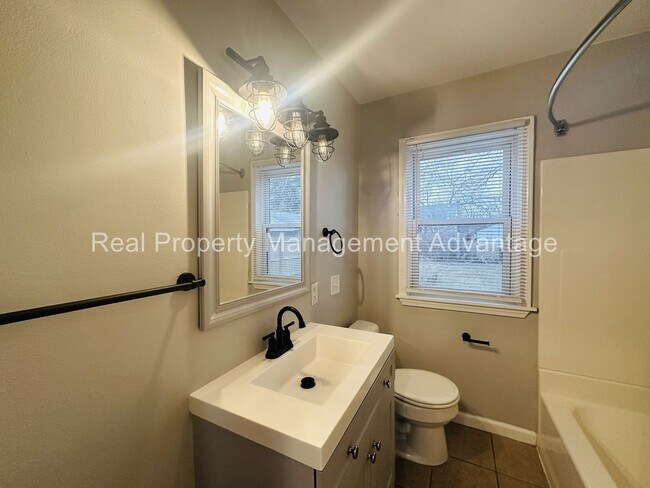 Building Photo - Charming 3 Bedroom Bungalow in Prime Ferndale Location!